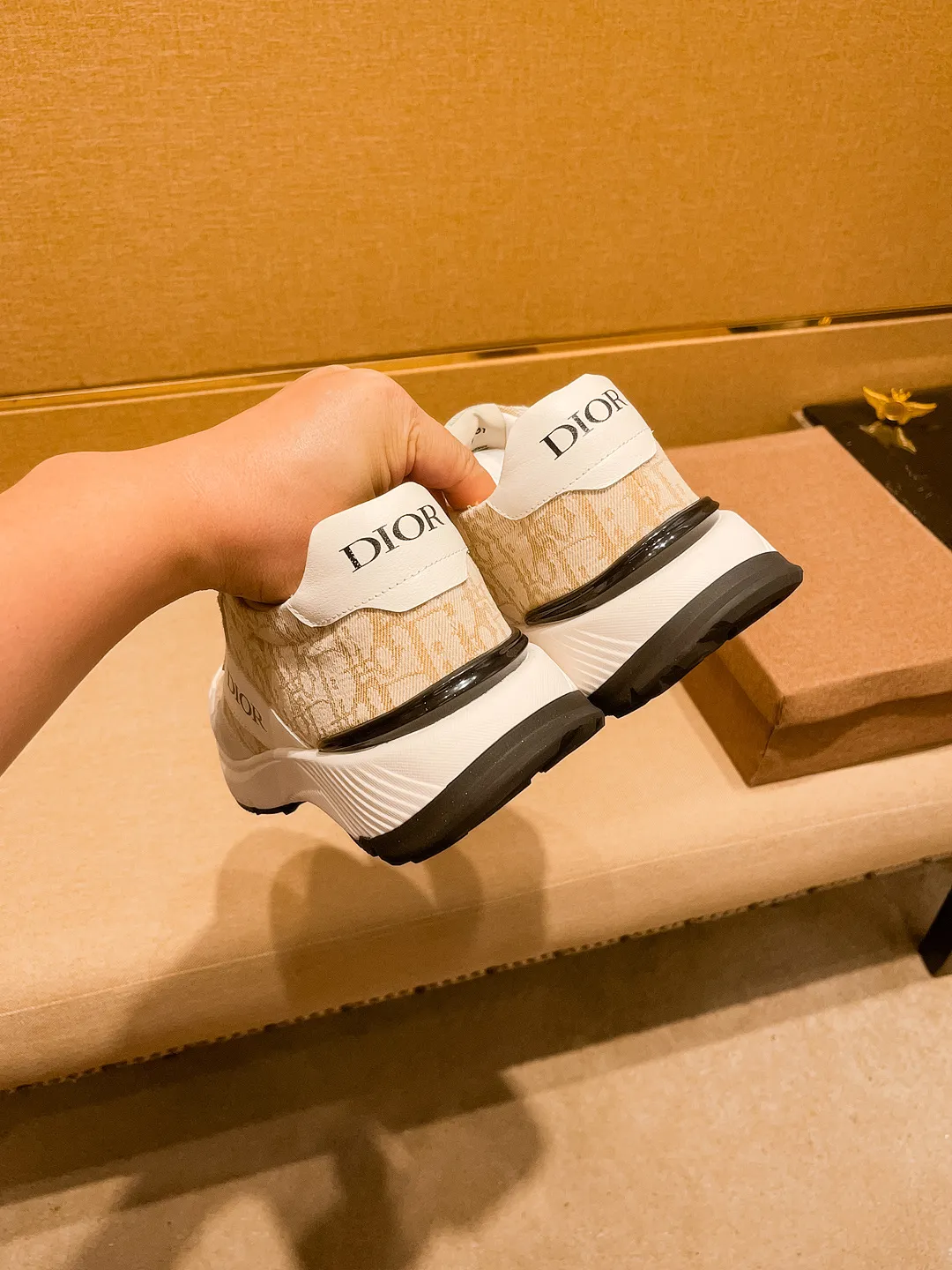 🚘🚘Factory batch 460💰🔥[Dior]🔥Men's high-end brand of shoes official website 1:1 latest masterpiece: the upper is made of Italian imported first-layer cowhide with a comfortable and breathable lining➕original non-slip and wear-resistant outsole🔥, making walking more convenient and comfortable! An exclusive new model, a stunning work, a beautiful 1:1 replica [color] compared to the official quality! Create a fashionable personality to set off your uniqueness! A must-have for trendy men! Classic🔥Size: 38-44 Color: 🔥 2⃣️colors available🔥